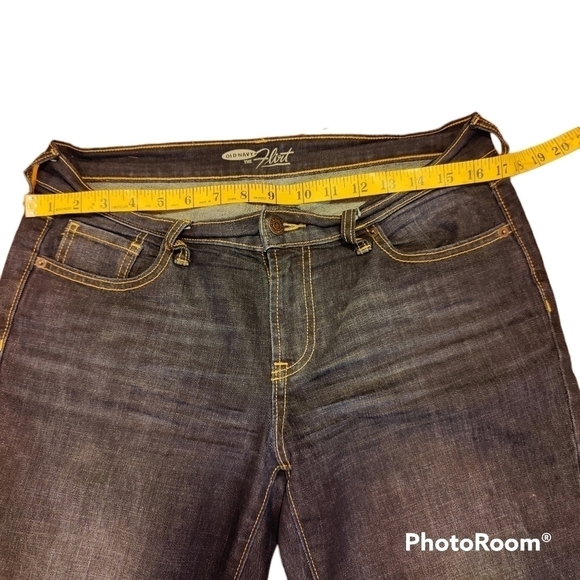 Old Navy The Flirt Famous Jeans Mid Rise Boot Cut Stretchy Denim size 8 Regular - Picture 5 of 6